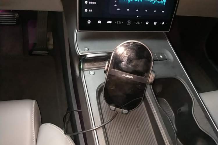 Used Nio ET5T 2024 75kWh Touring Gear Lever