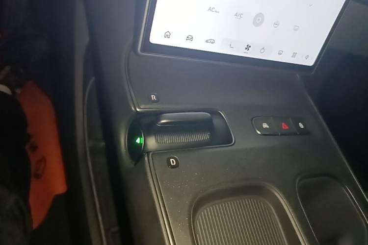 Used Nio ET5T 2024 75kWh Touring Gear Lever