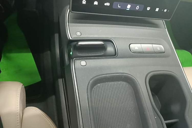 Used Nio ET5T 2024 75kWh Touring Gear Lever