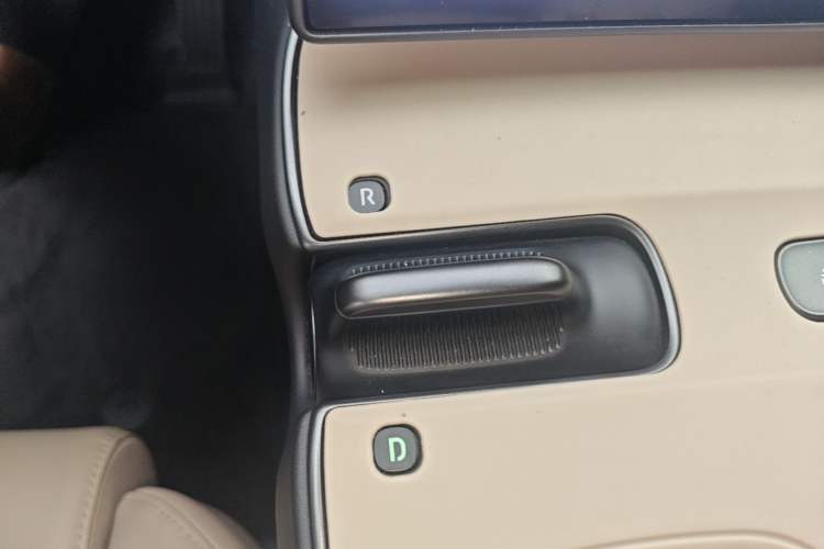 Used Nio ET5T 2024 75kWh Touring Gear Lever