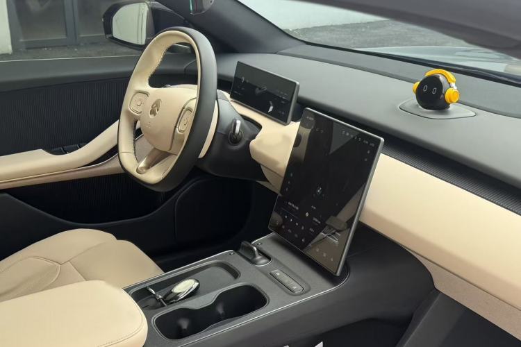 Used Nio ET5T 2024 75kWh Touring Interior 10