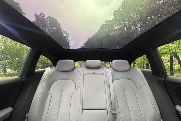Used Nio ET5T 2024 75kWh Touring Interior 10