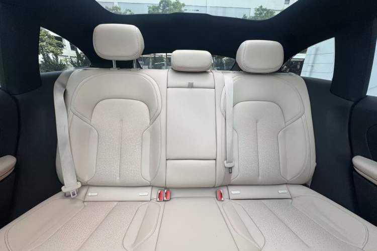Used Nio ET5T 2024 75kWh Touring Interior 11