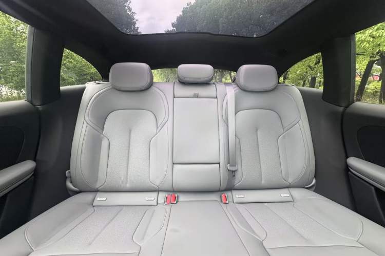Used Nio ET5T 2024 75kWh Touring Interior 11