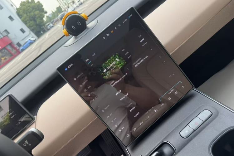 Used Nio ET5T 2024 75kWh Touring Interior 3