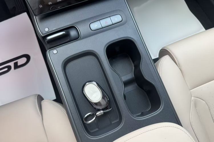 Used Nio ET5T 2024 75kWh Touring Interior 4