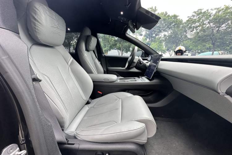 Used Nio ET5T 2024 75kWh Touring Interior 8