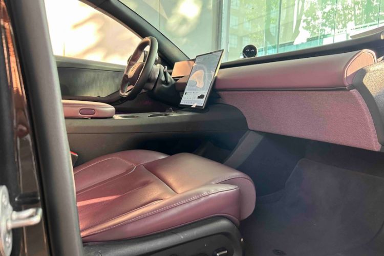 Used Nio ET5T 2024 75kWh Touring Interior 8