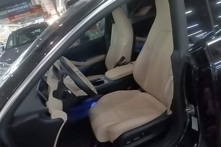 Used Nio ET5T 2024 75kWh Touring Left Front Seat