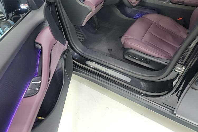 Used Nio ET5T 2024 75kWh Touring Left Front Seat