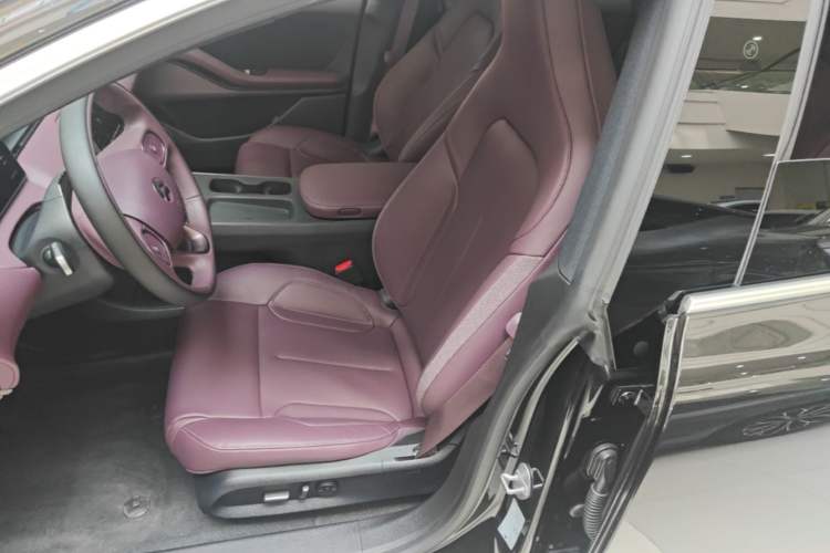Used Nio ET5T 2024 75kWh Touring Left Front Seat