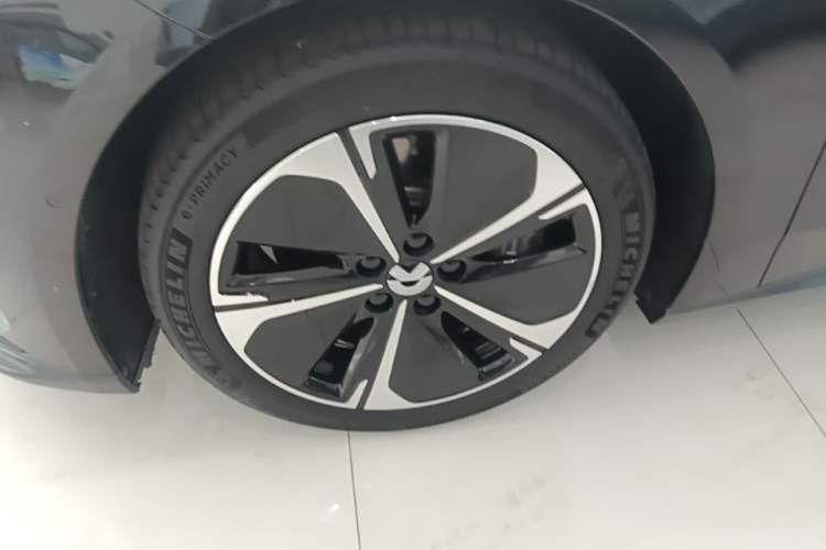 Used Nio ET5T 2024 75kWh Touring Left Front Wheel Hub