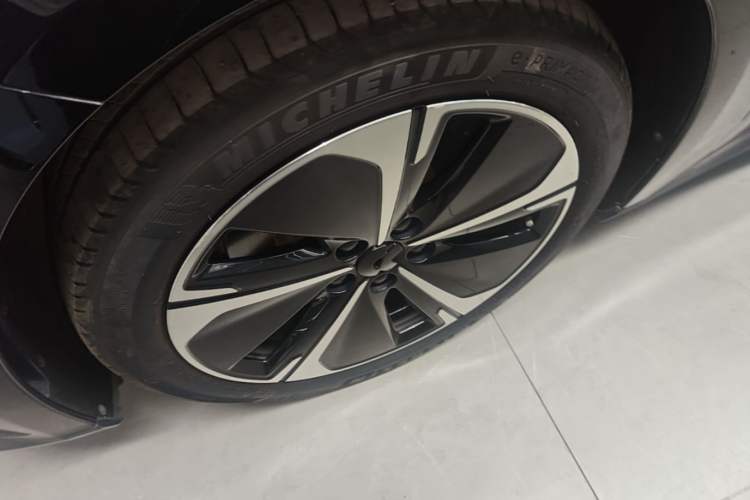 Used Nio ET5T 2024 75kWh Touring Left Front Wheel Hub