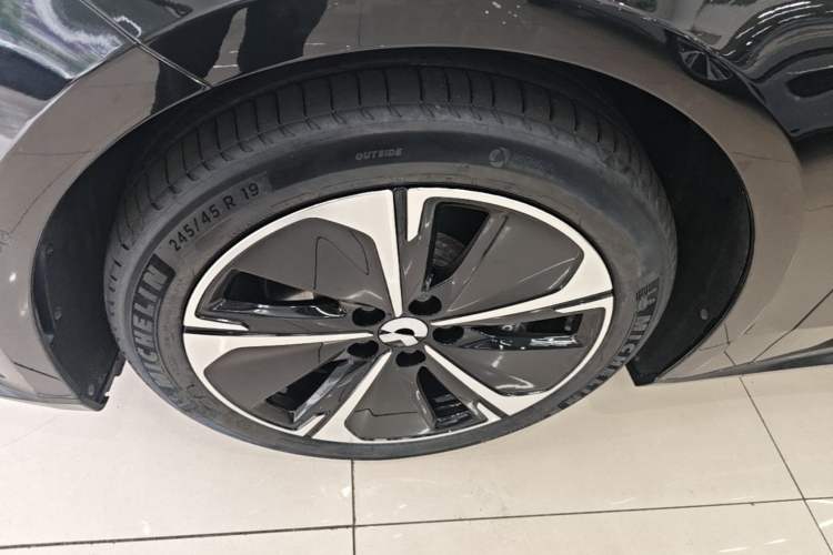 Used Nio ET5T 2024 75kWh Touring Left Front Wheel Hub