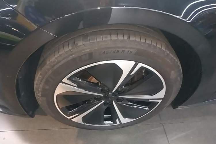 Used Nio ET5T 2024 75kWh Touring Left Front Wheel Hub