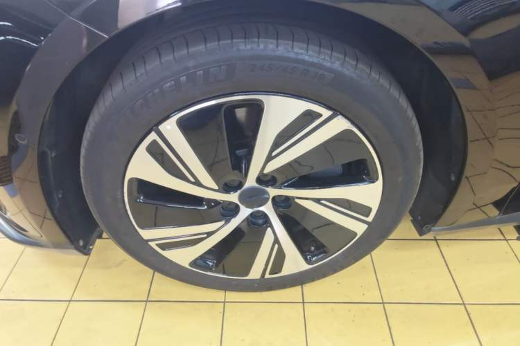 Used Nio ET5T 2024 75kWh Touring Left Front Wheel Hub