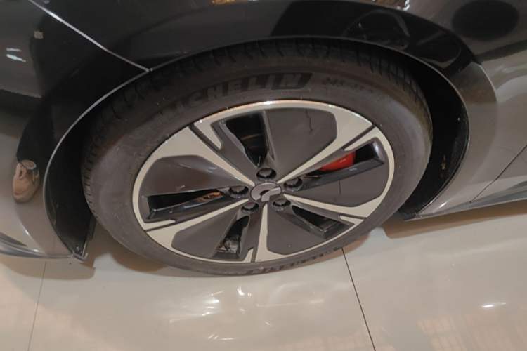 Used Nio ET5T 2024 75kWh Touring Left Front Wheel Hub