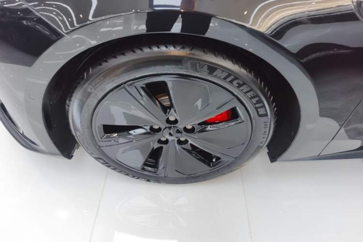 Used Nio ET5T 2024 75kWh Touring Left Front Wheel Hub