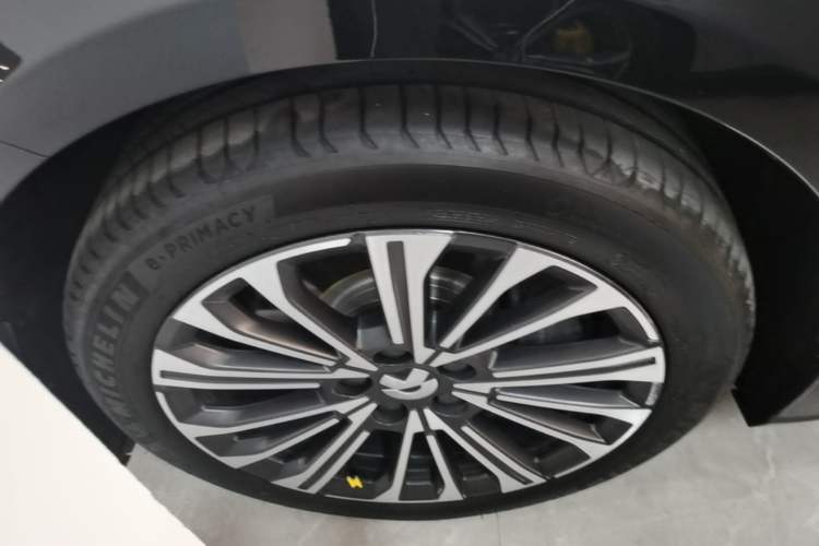Used Nio ET5T 2024 75kWh Touring Left Front Wheel Hub