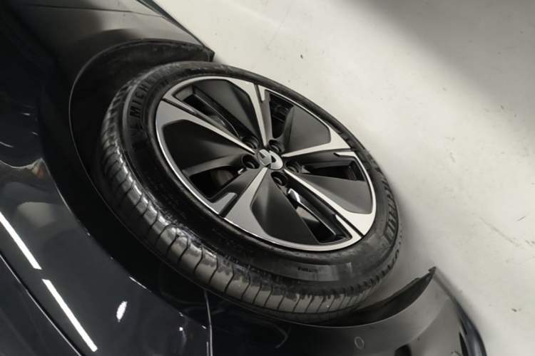 Used Nio ET5T 2024 75kWh Touring Left Front Wheel Hub