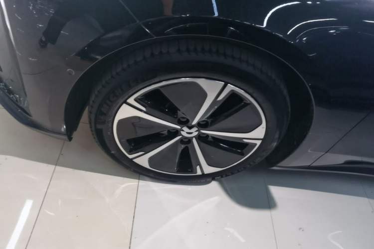 Used Nio ET5T 2024 75kWh Touring Left Front Wheel Hub