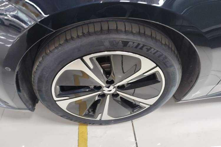 Used Nio ET5T 2024 75kWh Touring Left Front Wheel Hub