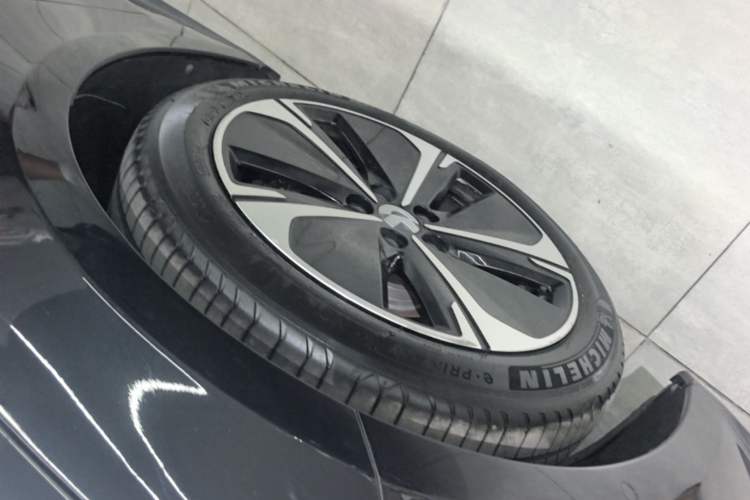 Used Nio ET5T 2024 75kWh Touring Left Front Wheel Hub