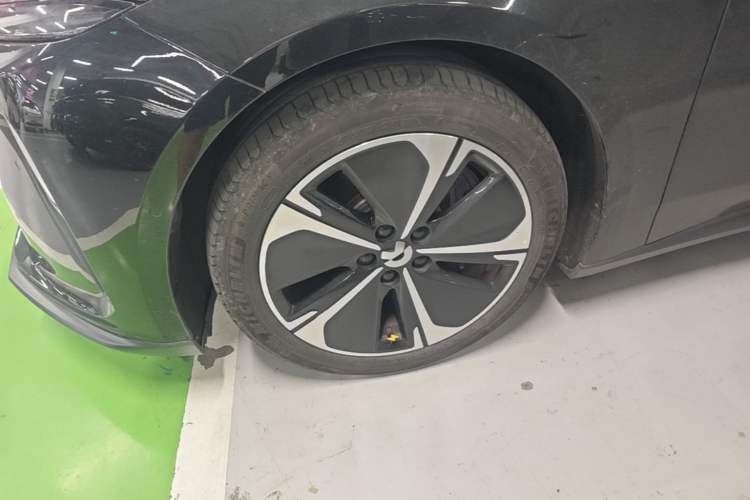 Used Nio ET5T 2024 75kWh Touring Left Front Wheel Hub
