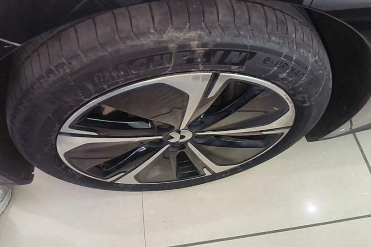 Used Nio ET5T 2024 75kWh Touring Left Front Wheel Hub