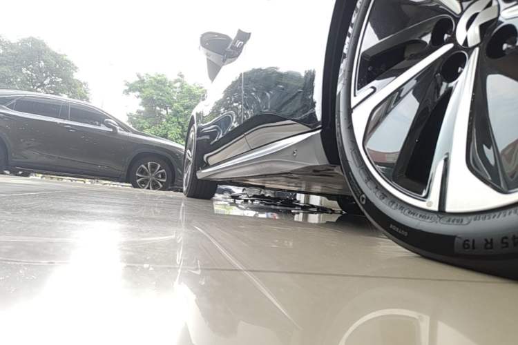 Used Nio ET5T 2024 75kWh Touring Left Side Sill