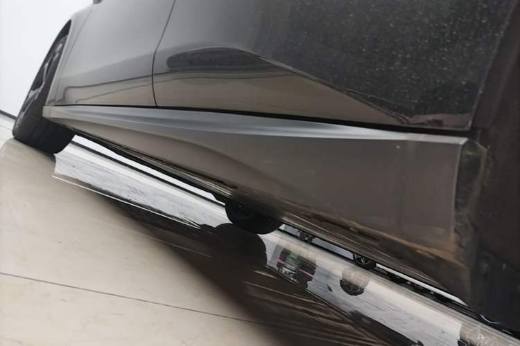 Used Nio ET5T 2024 75kWh Touring Left Side Sill
