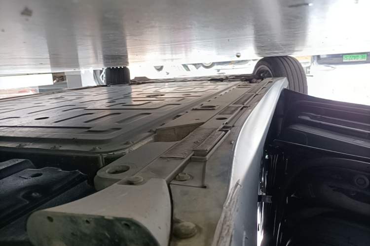 Used Nio ET5T 2024 75kWh Touring Left Side Sill