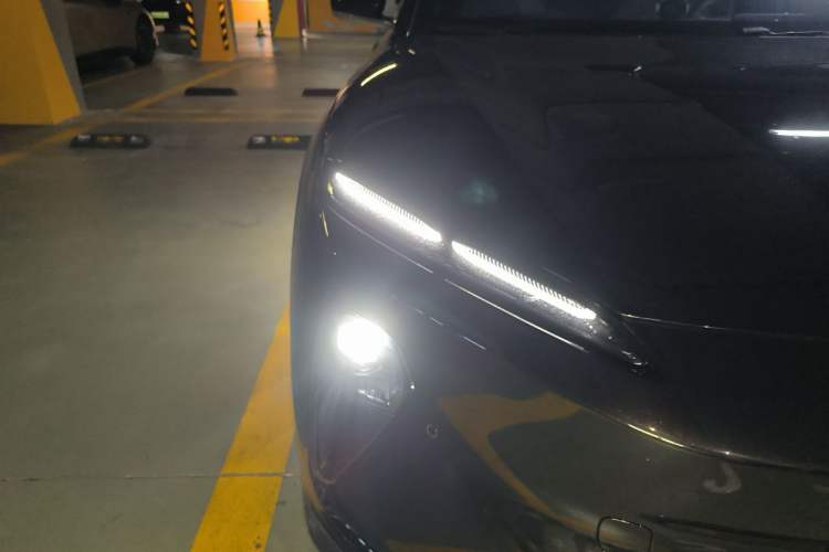 Used Nio ET5T 2024 75kWh Touring Right Front Headlight