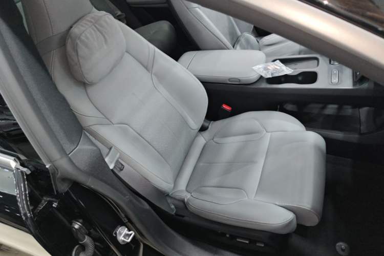 Used Nio ET5T 2024 75kWh Touring Right Front Seat