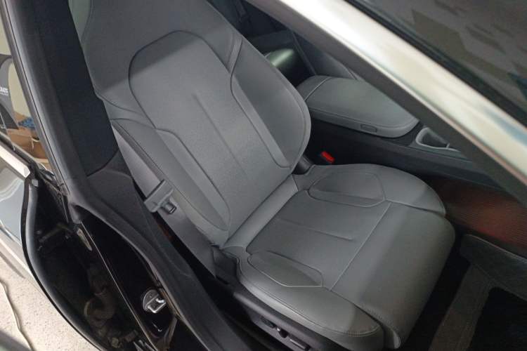 Used Nio ET5T 2024 75kWh Touring Right Front Seat