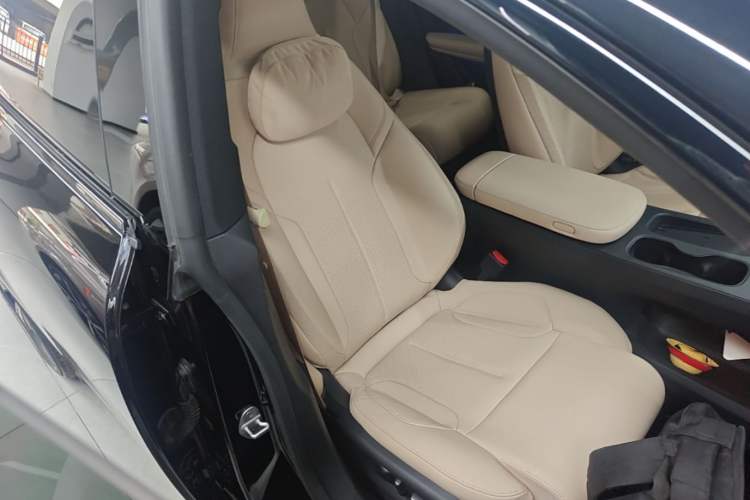 Used Nio ET5T 2024 75kWh Touring Right Front Seat