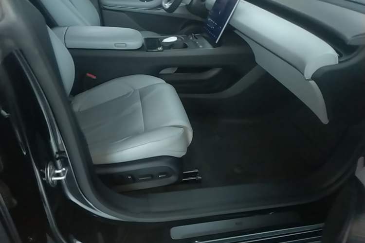Used Nio ET5T 2024 75kWh Touring Right Front Seat