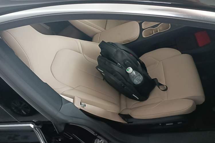 Used Nio ET5T 2024 75kWh Touring Right Front Seat