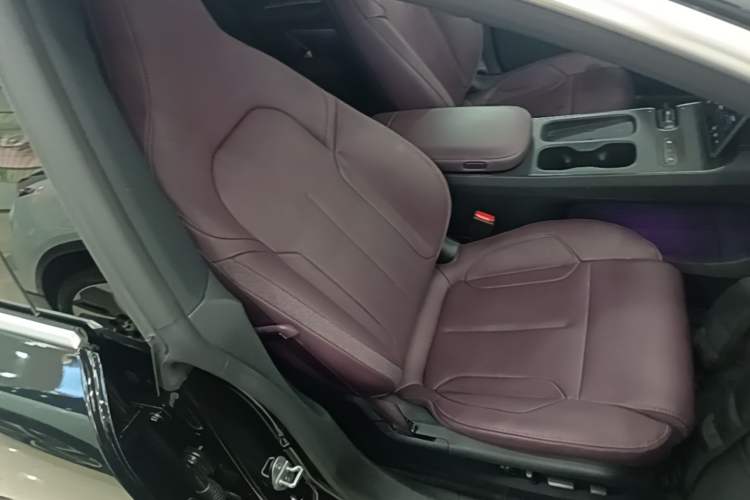 Used Nio ET5T 2024 75kWh Touring Right Front Seat
