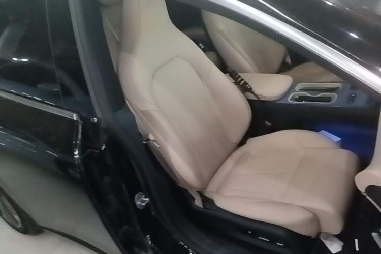 Used Nio ET5T 2024 75kWh Touring Right Front Seat