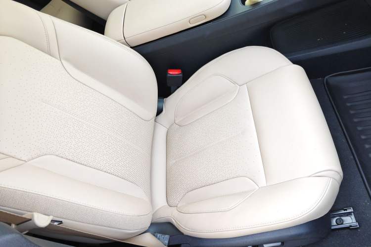 Used Nio ET5T 2024 75kWh Touring Right Front Seat