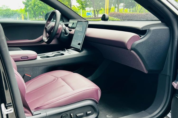 Used Nio ET5T 2024 75kWh Touring Right Front Seat