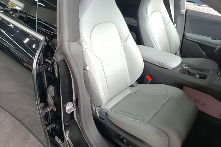 Used Nio ET5T 2024 75kWh Touring Right Front Seat