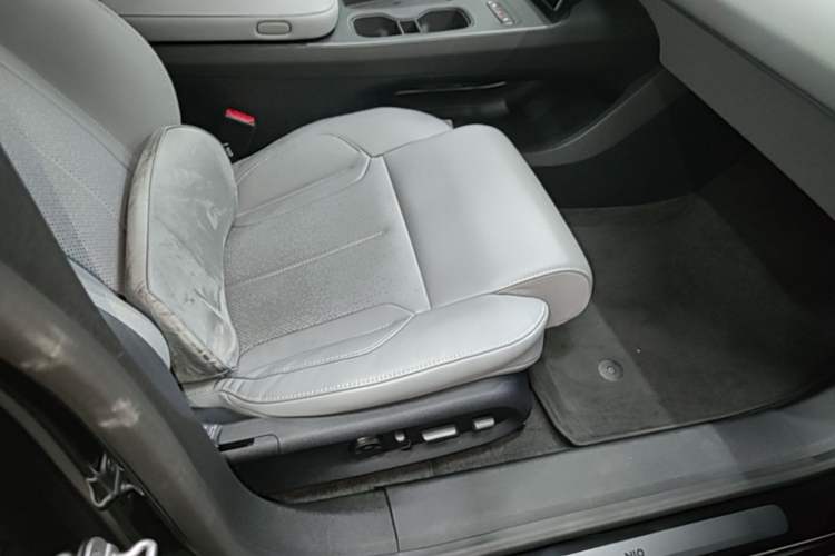 Used Nio ET5T 2024 75kWh Touring Right Front Seat