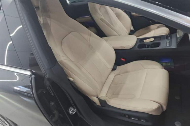 Used Nio ET5T 2024 75kWh Touring Right Front Seat