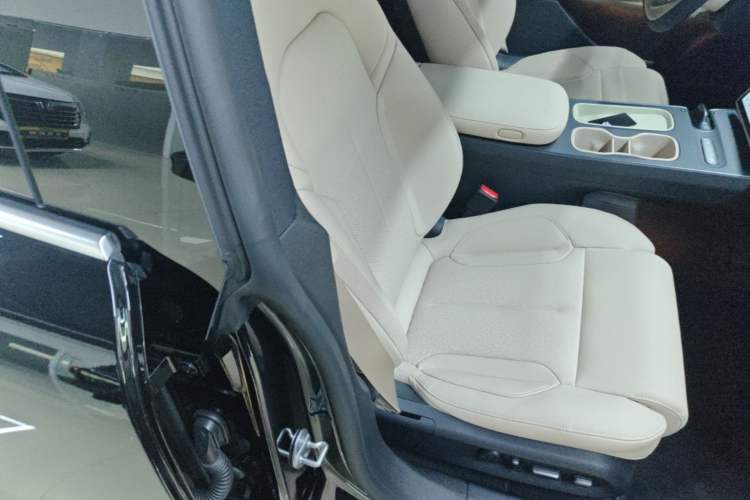 Used Nio ET5T 2024 75kWh Touring Right Front Seat