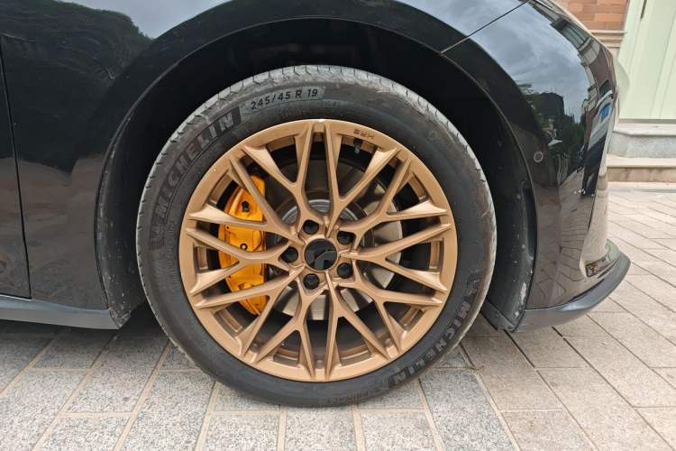 Used Nio ET5T 2024 75kWh Touring Right Front Wheel Hub