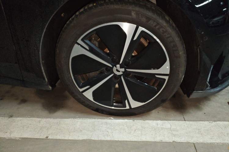 Used Nio ET5T 2024 75kWh Touring Right Front Wheel Hub