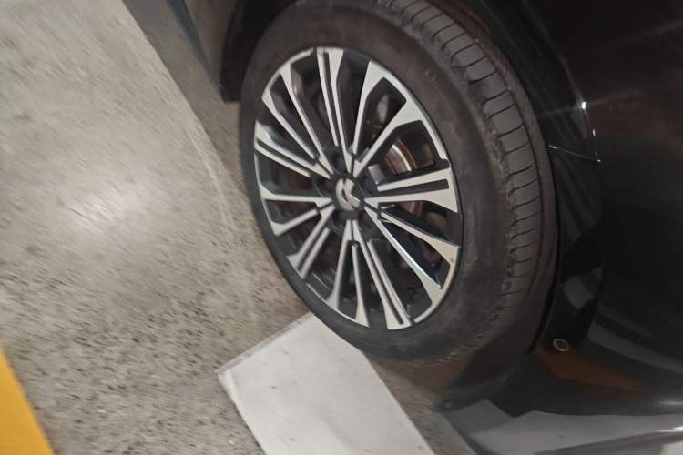 Used Nio ET5T 2024 75kWh Touring Right Front Wheel Hub