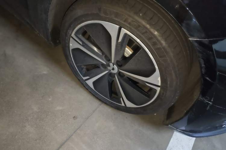Used Nio ET5T 2024 75kWh Touring Right Front Wheel Hub